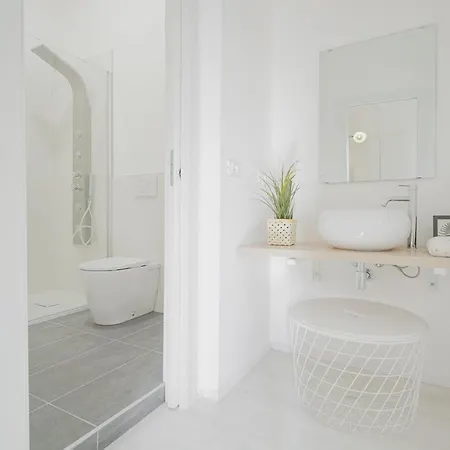 Apartment Cont36 -total White- Esclusive Milan